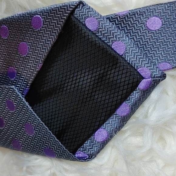 Nicole Miller Gray Silk Tie With Lilac Polka Dots - Picture 3 of 7